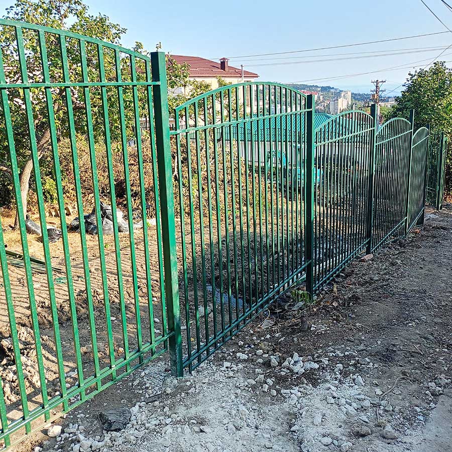 Ограждение детского сада в Ялте: инженерный проект повышенной сложности